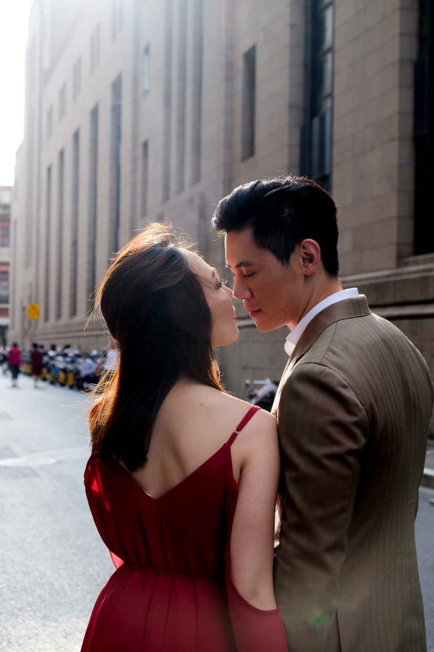 Couples photoshoot in London by Red Rooster Photos